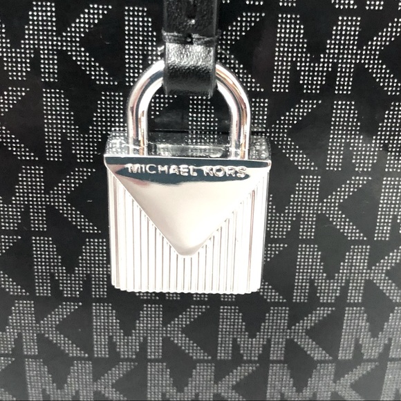 NWT Michael Kors XL Mercer tote. Black patent - Picture 3 of 12